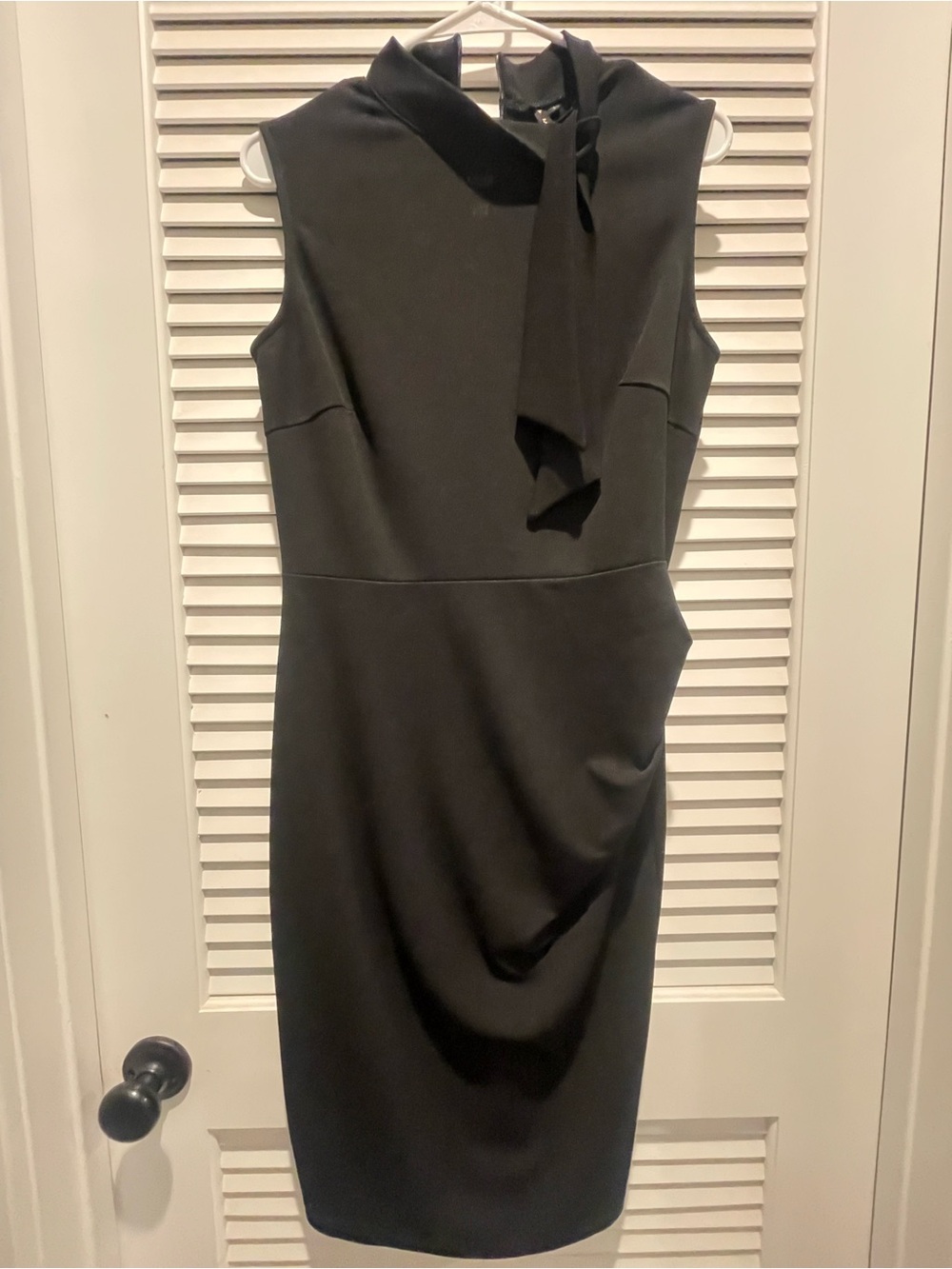 Miusol Black Sleeveless Tie-Neck Midi Dress